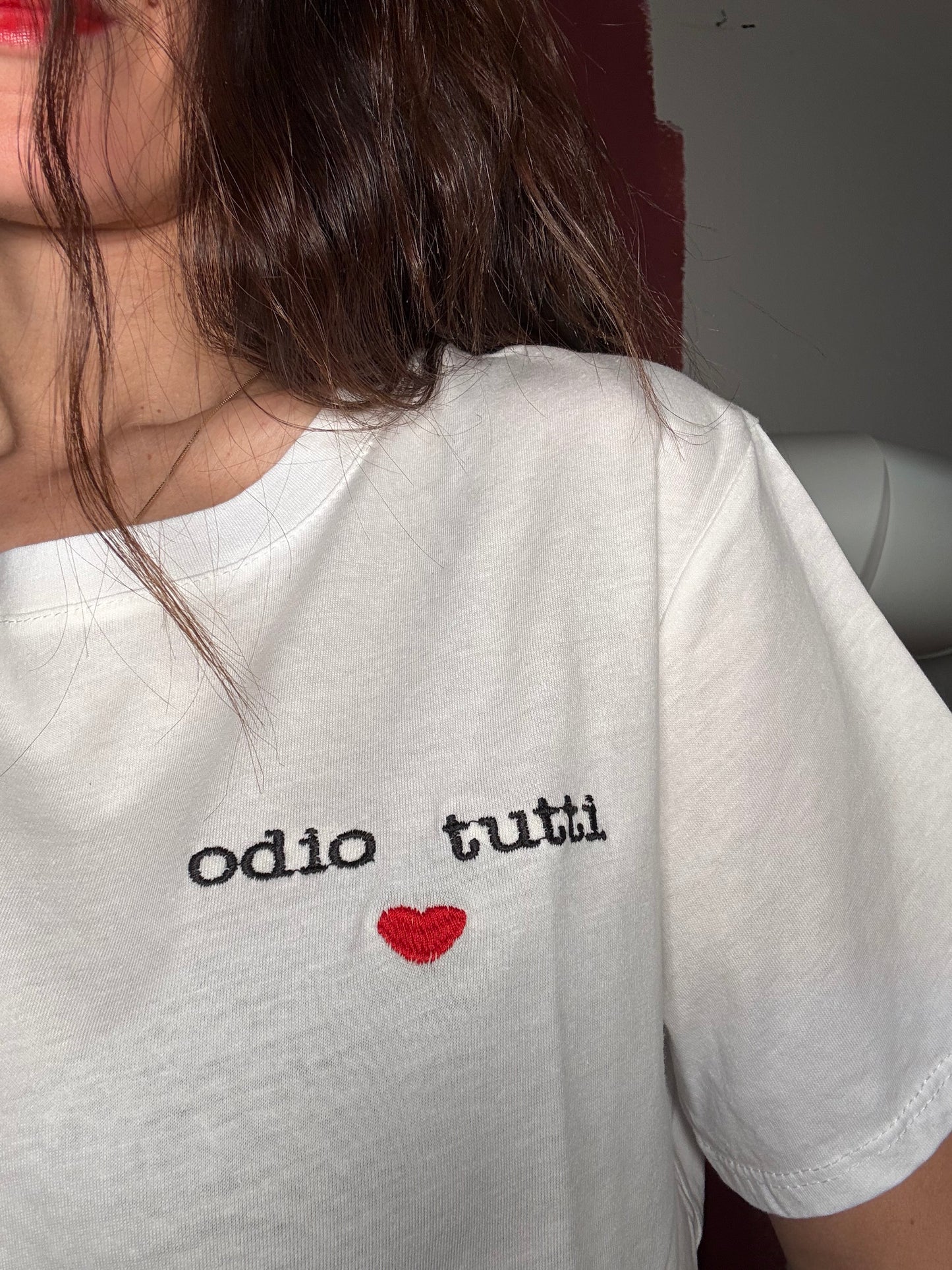Tshirt con scritta "Odio tutti"